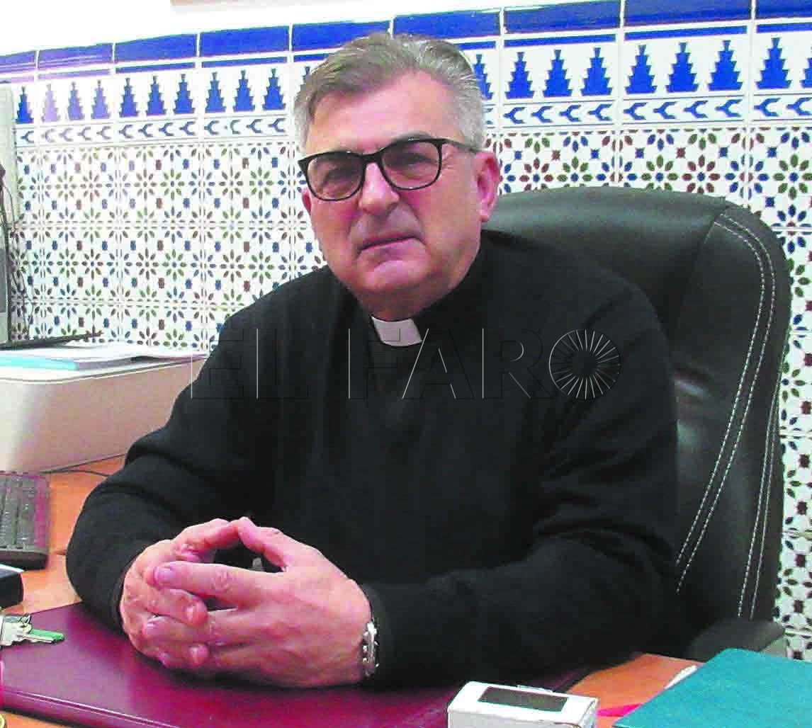 VICARIO “No veo descabellado que se pongan en las farolas los escudos de las cofradías”
