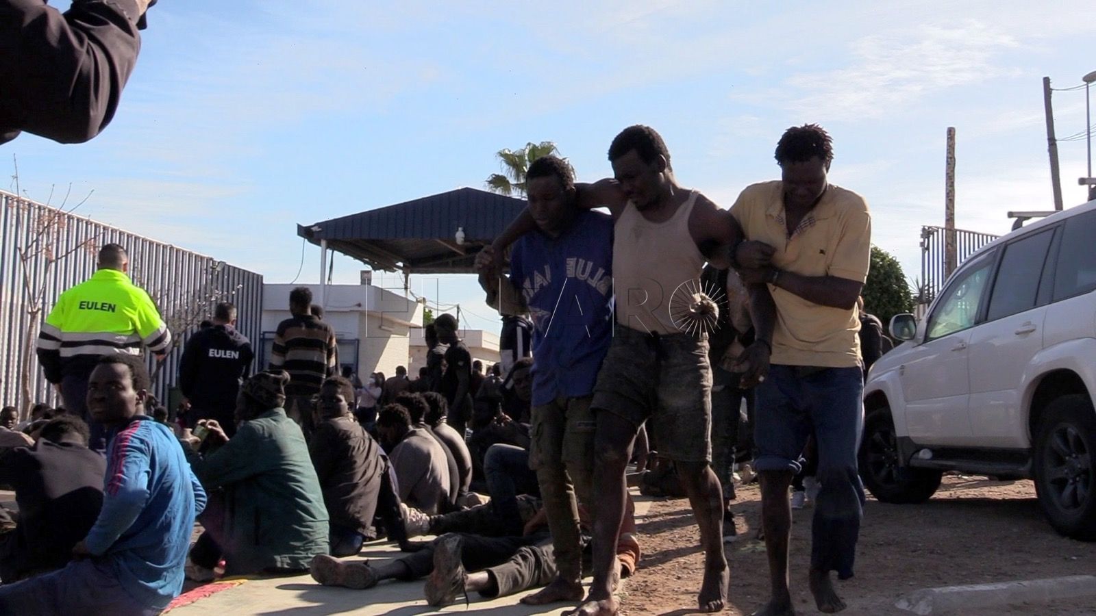WhatsApp Image 2022 03 02 at 12.41.00 PM 3 Al menos 500 migrantes entran en Melilla en el salto masivo más numeroso en años