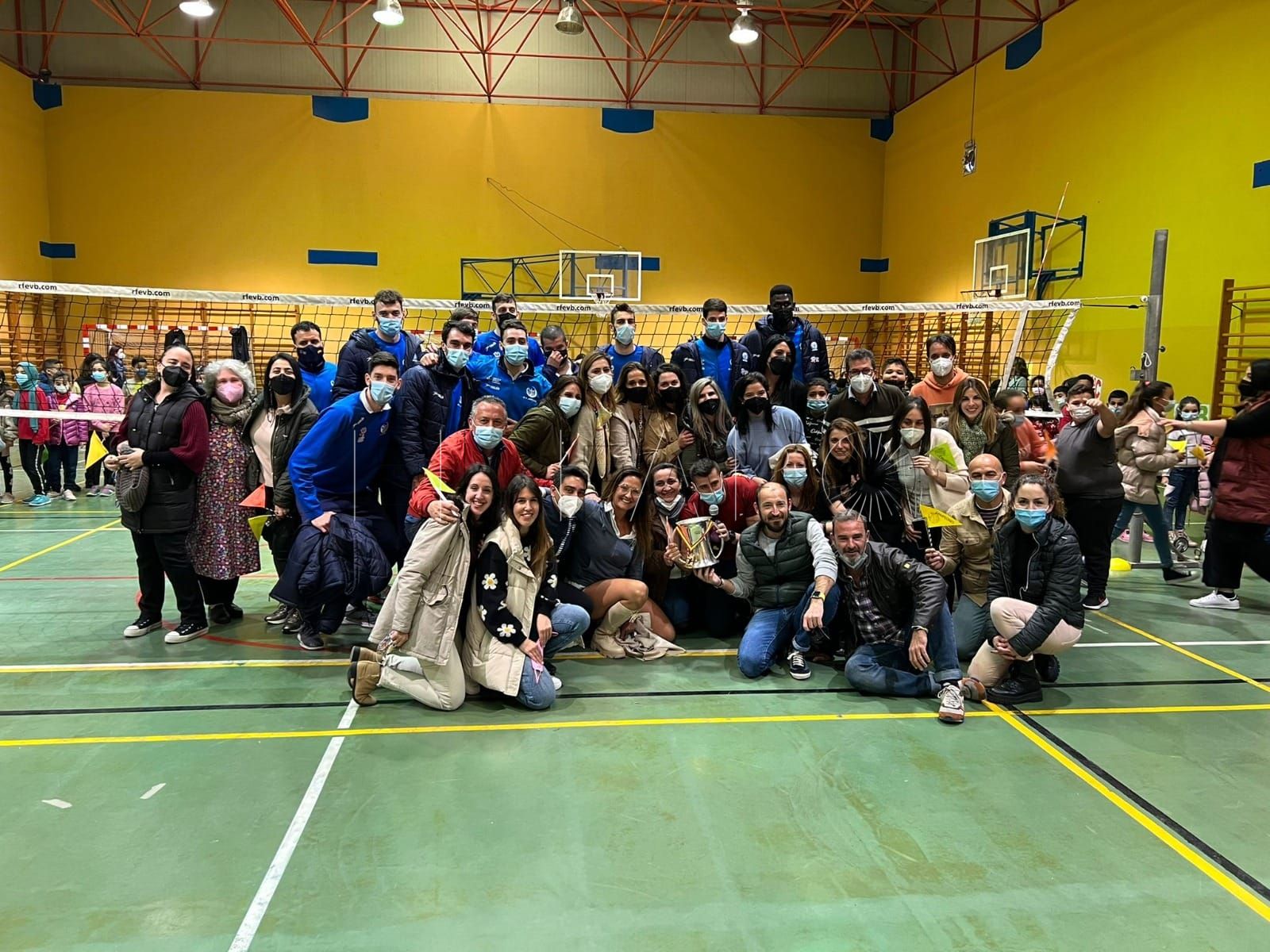 WhatsApp Image 2022 03 14 at 2.49.00 PM El Melilla Sport Capital, flamante campeón de la Copa del Rey de voleibol, visita el CEIP Juan Caro Romero