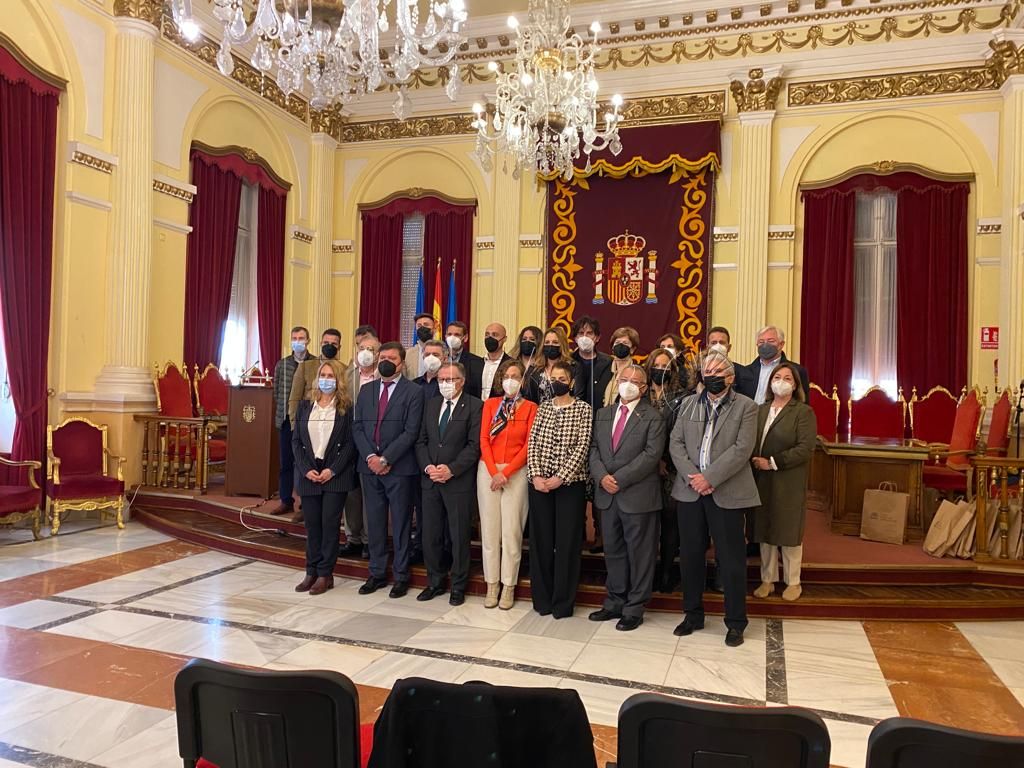 Las cooperativas de maestros, un modelo por el que empieza a apostar la Administración