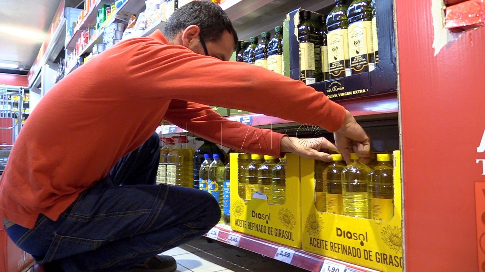 aceite de girasol Estanterías vacías tras el aumento de la demanda de aceite de girasol en Melilla