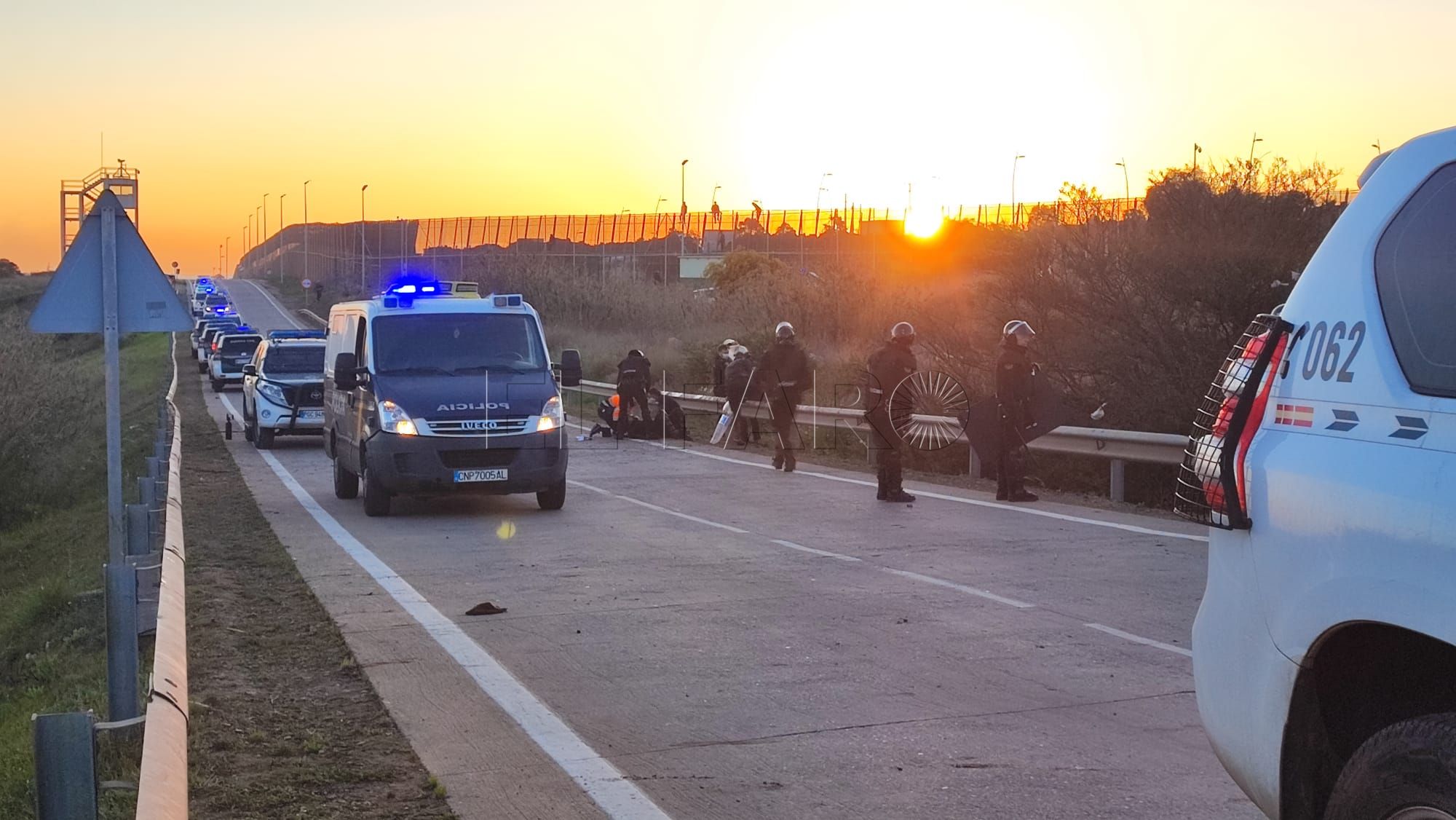 cfe526b9 e1de 468b ad21 5f64608b2b3d Entran 350 migrantes a Melilla tras saltar la valla
