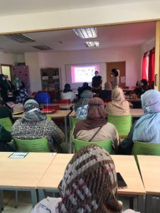exposición de mujeres importantes para la historia en Ludioteca Yoga, manualidades y lecturas feministas, en el Centro Religiosas María Inmaculada