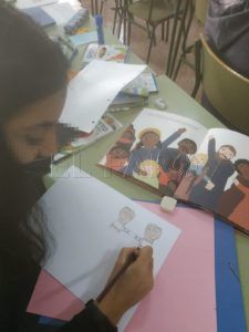 manualidades 2 Yoga, manualidades y lecturas feministas, en el Centro Religiosas María Inmaculada