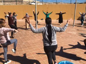 taller mindfullness y yoga en ludoteca con Inma Gaitán Yoga, manualidades y lecturas feministas, en el Centro Religiosas María Inmaculada