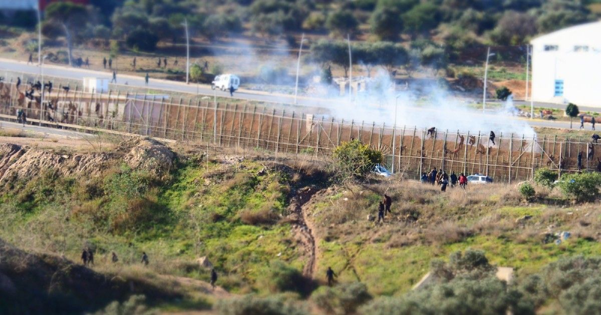 valla 2 AUGC denuncia que el casco antidisturbios de la Guardia Civil en Melilla no evita daños de cervical