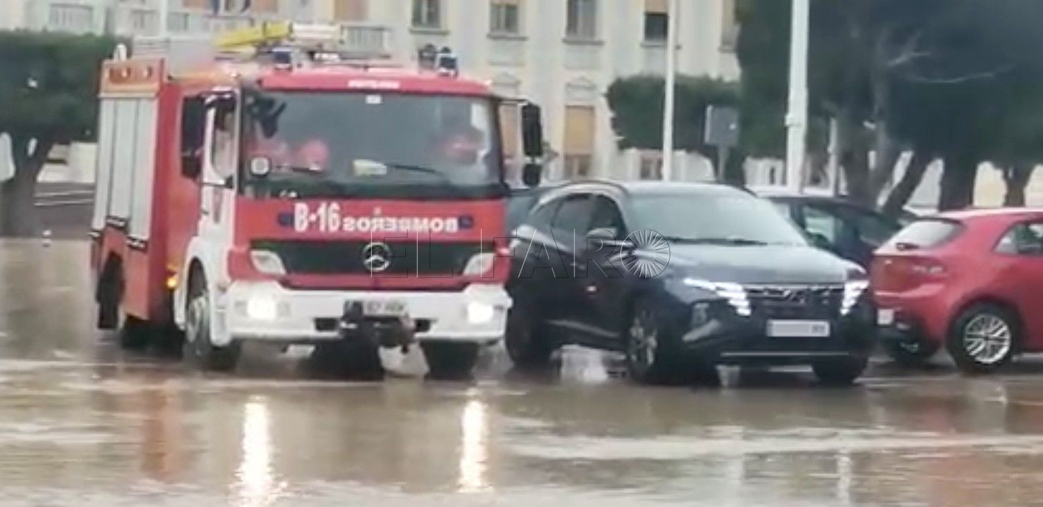 Bomberos en Melilla Casi un centenar de actuaciones de los Bomberos por el temporal en Melilla