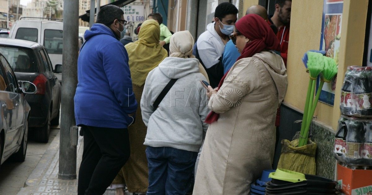 Colas en el Rastro Melilla, la ciudad de los salmonetes a 18,95 euros el kilo