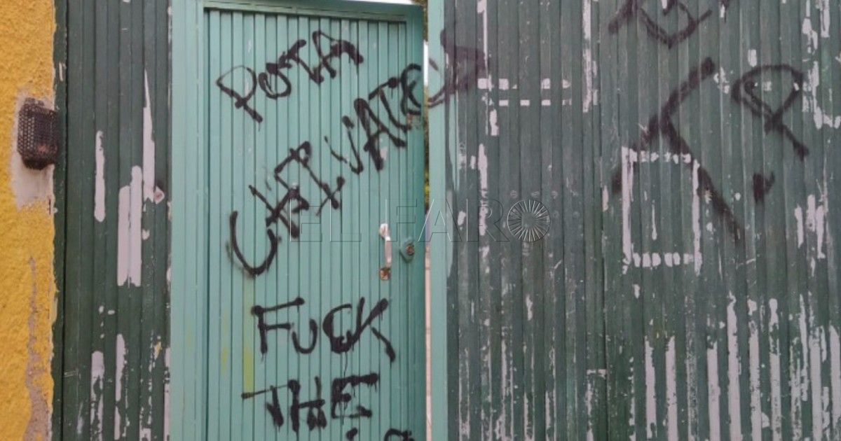 Fachada 1 CSIF exige que se borren los insultos pintados en la fachada del CEIP Mediterráneo