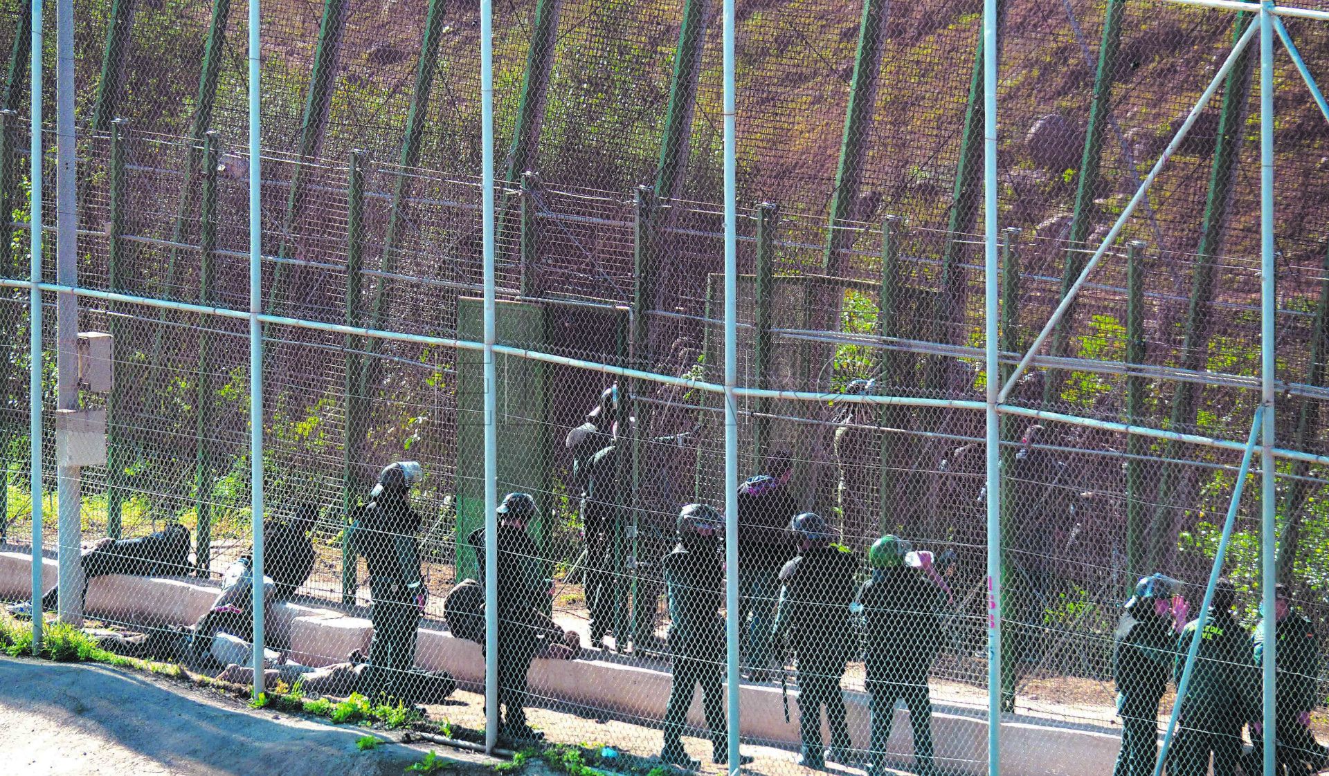 INMIGRANTESokok2 Una ONG afirma que Marruecos detuvo 1.600 personas que iban a cruzar a Melilla en 2021