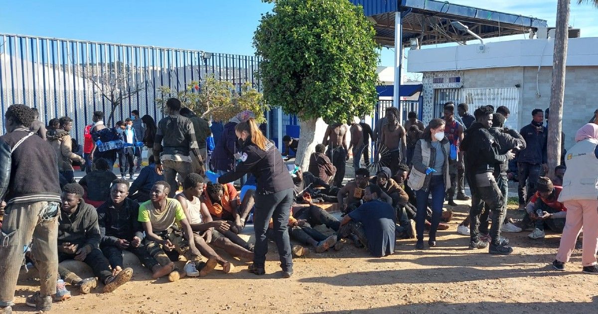 Inmigrantes valla melilla Crece más de un 240% la inmigración irregular a través de la valla de Melilla