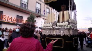 LÁGRIMAS 1 La saeta recibe al Nazareno y a la Virgen de Las Lágrimas