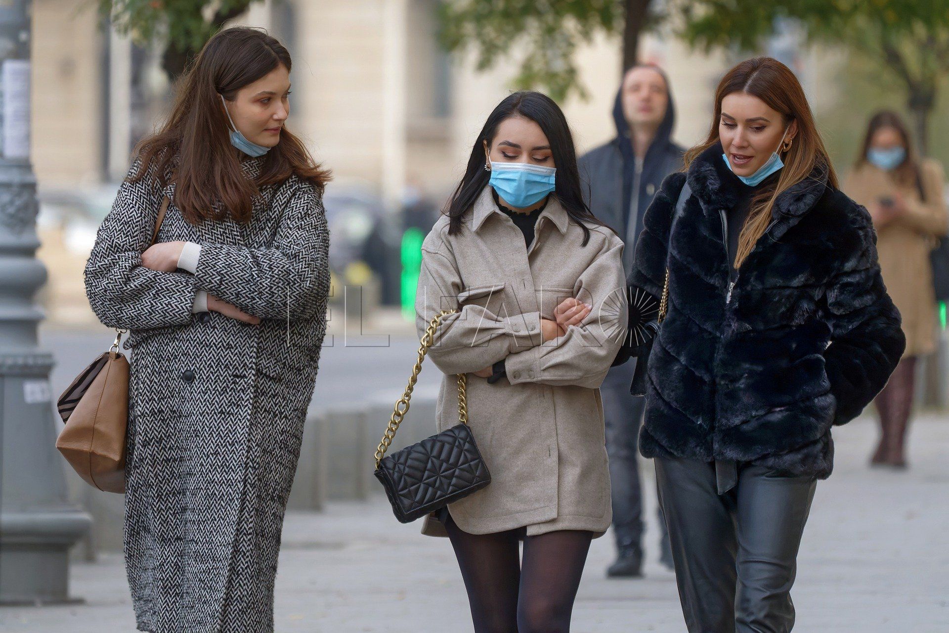 Mascarillas 1 Así se vive en Melilla el primer día sin mascarillas en interiores