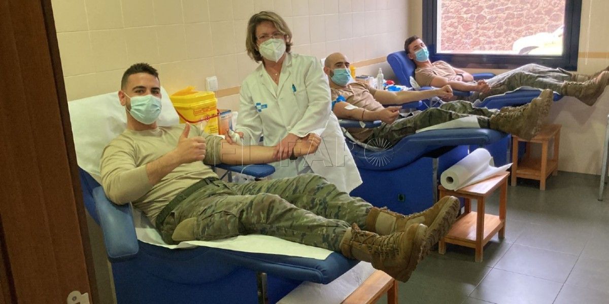 Militares donando sangre 1 Se retoman las donaciones de sangre en Melilla