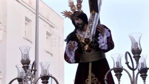 NAZARENO 2 La saeta recibe al Nazareno y a la Virgen de Las Lágrimas