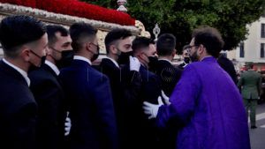 NAZARENO 4 La saeta recibe al Nazareno y a la Virgen de Las Lágrimas