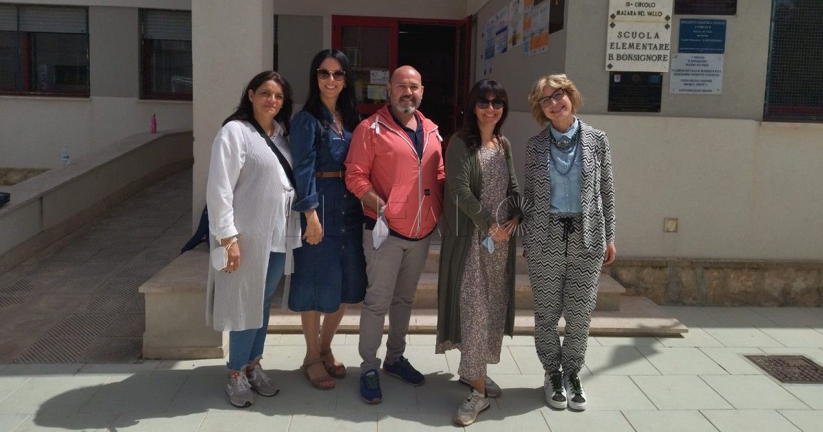 Profesores de Erasmus Profesores del Reyes Católicos están de Erasmus en Sicilia