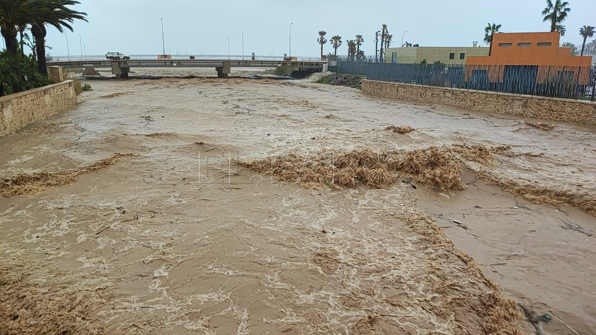 El asfaltado del río de Oro en Melilla, "un tobogán" que da velocidad al agua cuando llueve