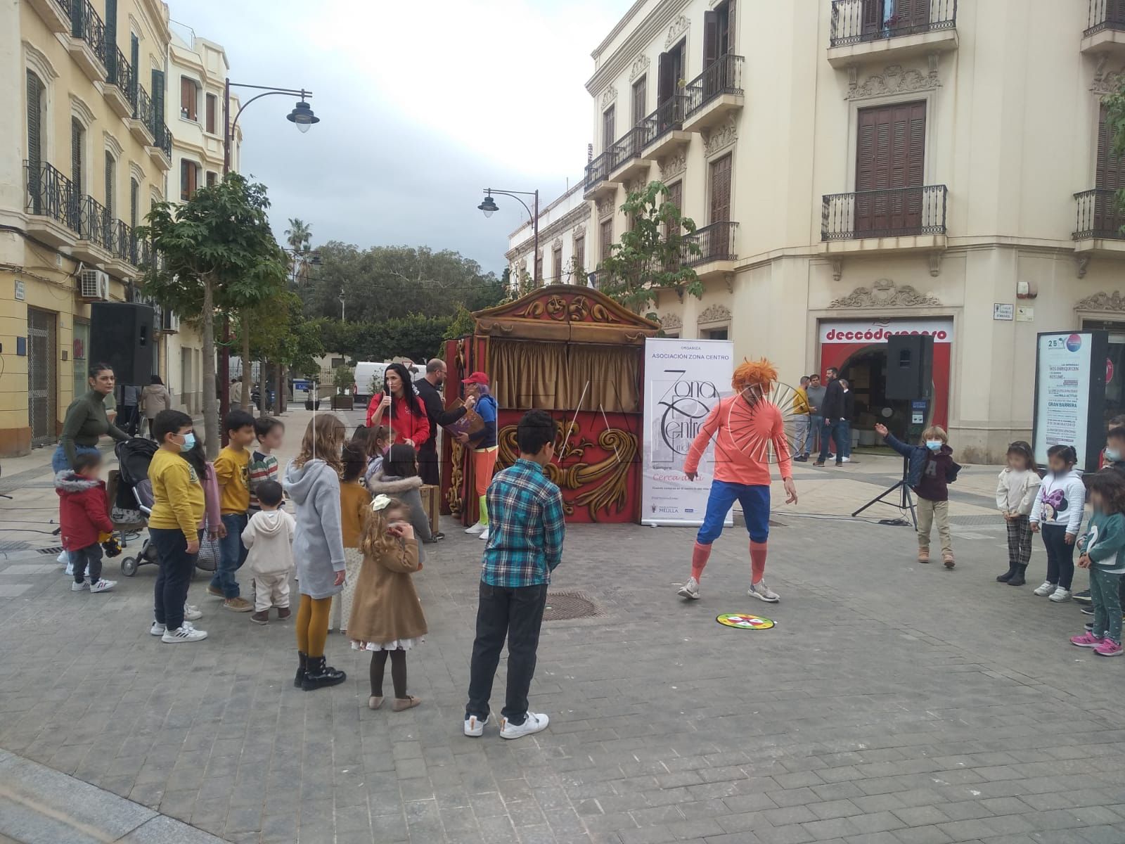 TEATRO 1 Teatro infantil en plena calle para dinamizar la zona centro de Melilla