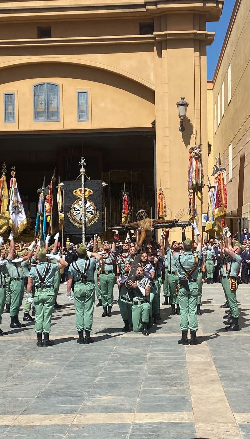 Traslado del Cristo de Mena por La Legión La Legión de Melilla hace historia en la Semana Santa malagueña