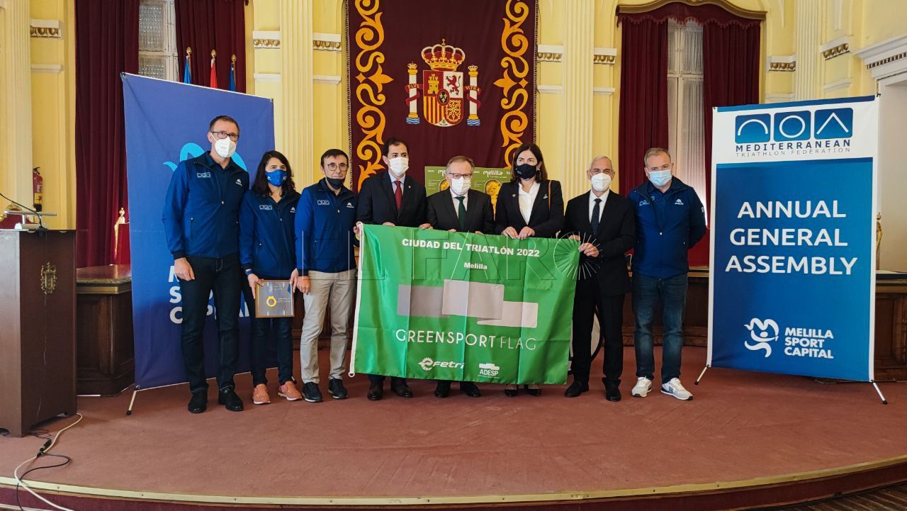 Triatlón Melila, la primera en recibir el trofeo 'Ciudad de Triatlon FETRI'