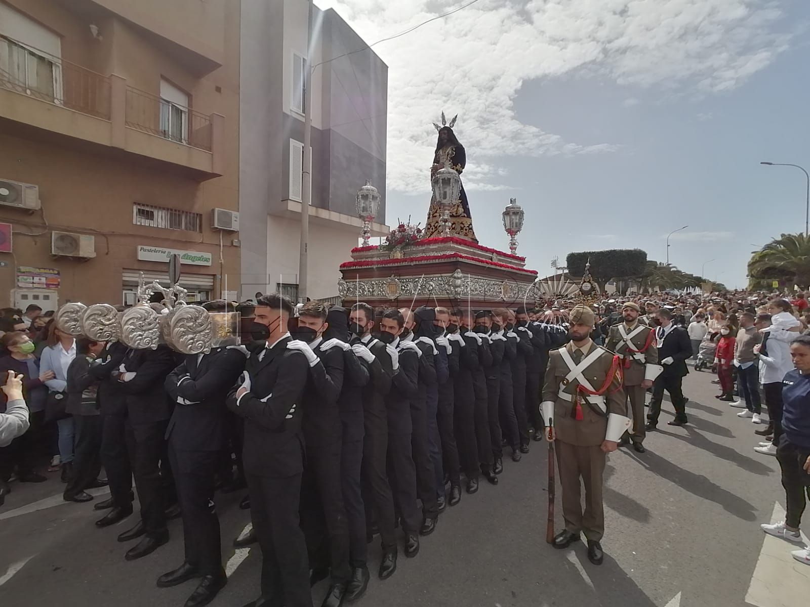 WhatsApp Image 2022 04 14 at 5.15.37 PM Melilla se rinde ante El Cautivo y la Virgen del Rocío entre vítores y aplausos