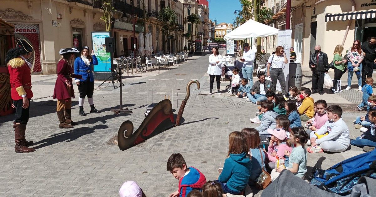 La zona Centro de Melilla, revitalizada por los más pequeños de casa