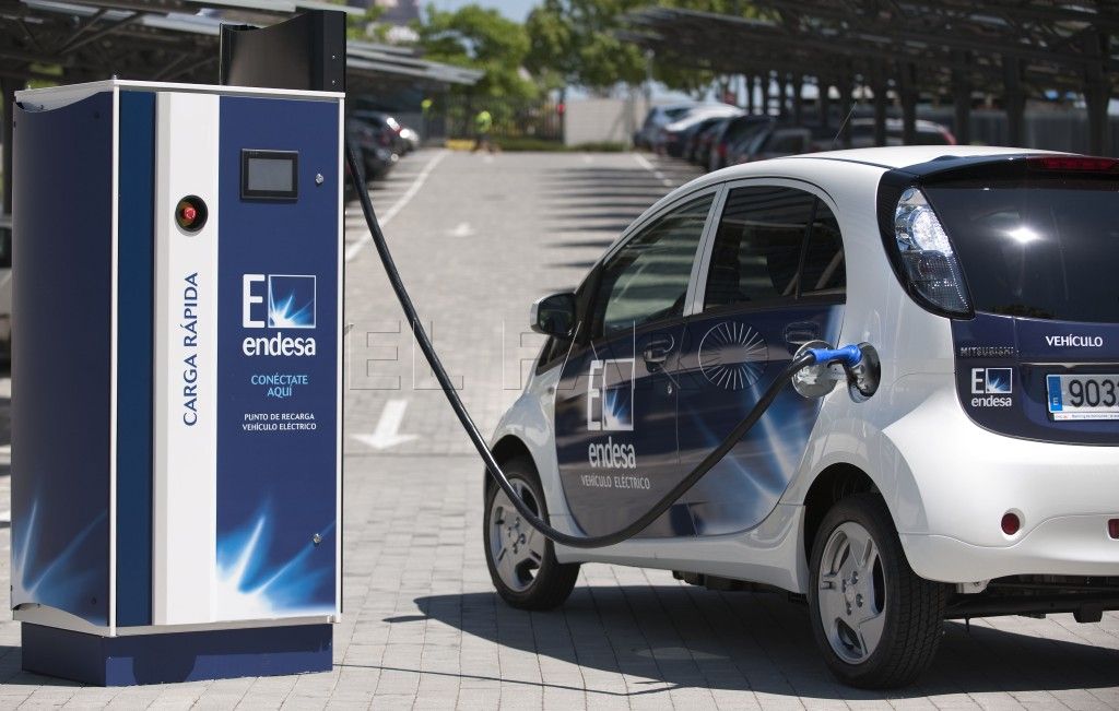 puntos de carga endesa Melilla es la segunda autonomía que menos coches híbridos eléctricos matricula
