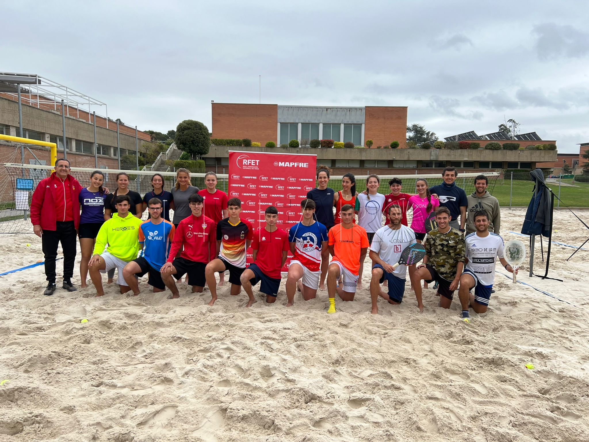 xFotoGrupoConcentracionCAR 1 El tenis melillense viaja con sus mejores deportistas al Nacional