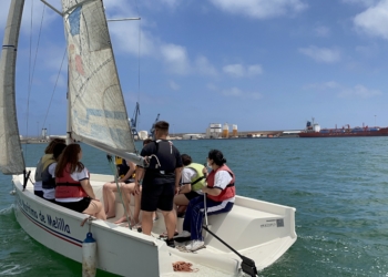 24D 1 2 Alumnos del Buen Consejo se acercan al deporte de la vela