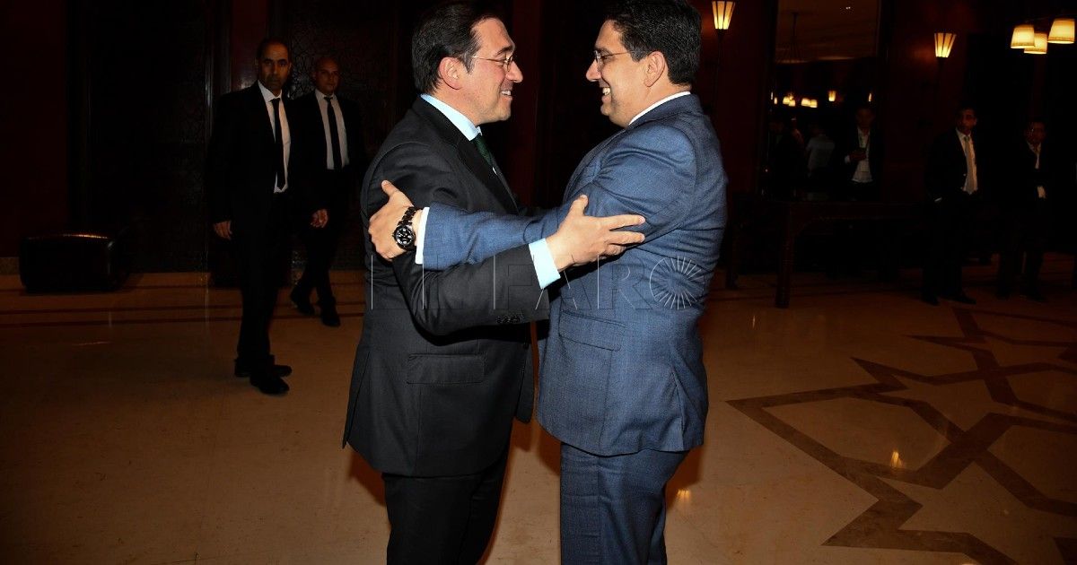 Albares y Bourita en un gesto cariñoso Albares dice que Feijóo quiere hundir las relaciones con Marruecos y volver a Perejil