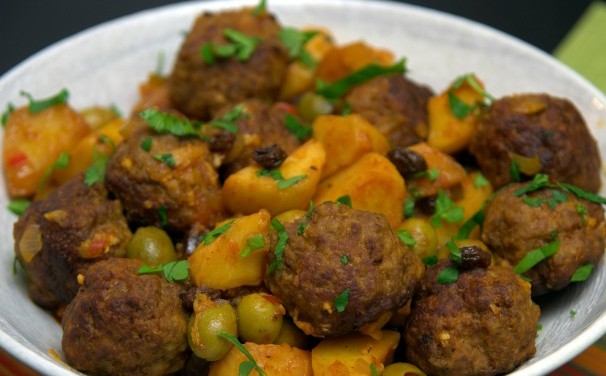 Albondigas Cocina cubana: Ropa vieja, albóndigas a la habanera y pan con lechón