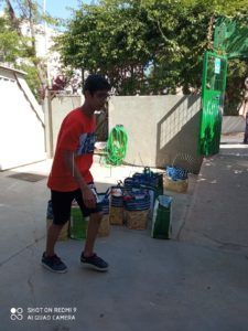 Alumnos del centro han ayudado al traslado de los alimentos El IES Rusadir enseña su cara más solidaria