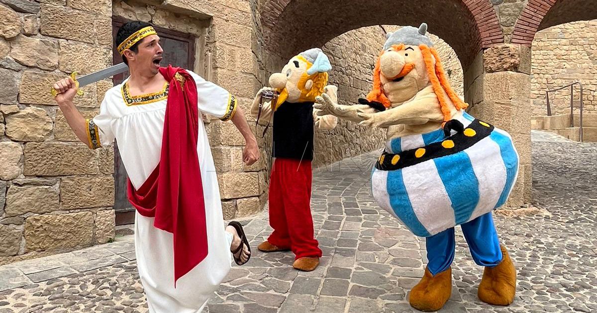 Asterix y Obelix contra César2 Personajes de películas inundan las calles de Melilla por su XIV Semana del Cine