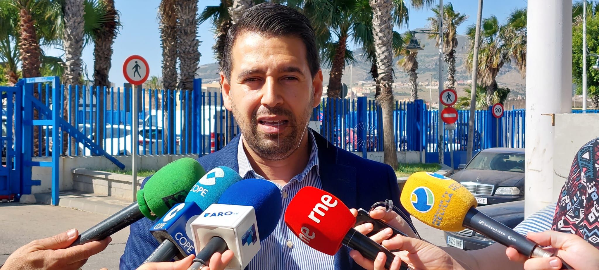 Azmin Azmani Azmin Azmani exige la reapertura del puesto fronterizo de Farhana