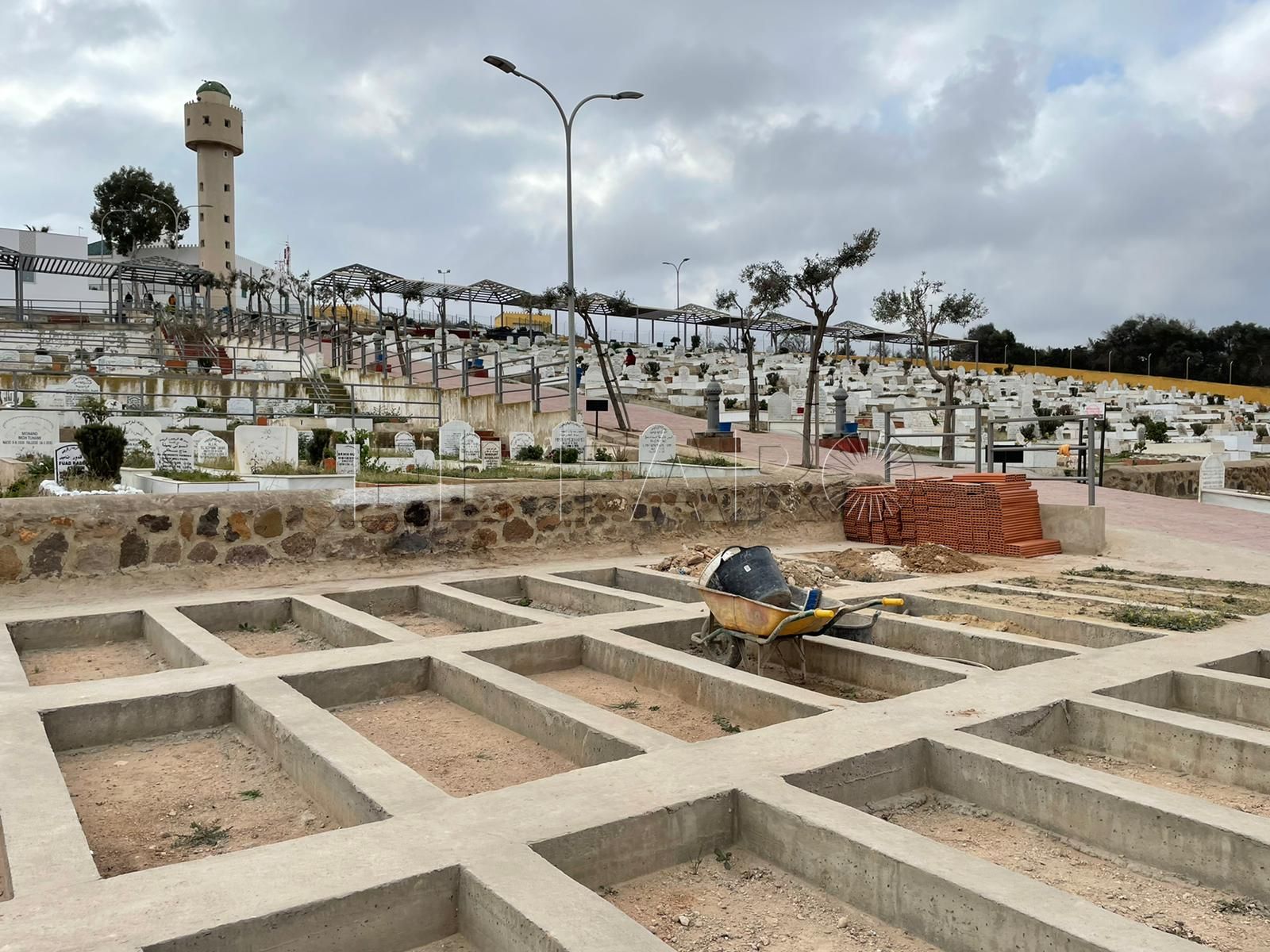 Cementerio La AMDH critica que no hayan dejado repatriar el cuerpo de dos marroquíes por la frontera
