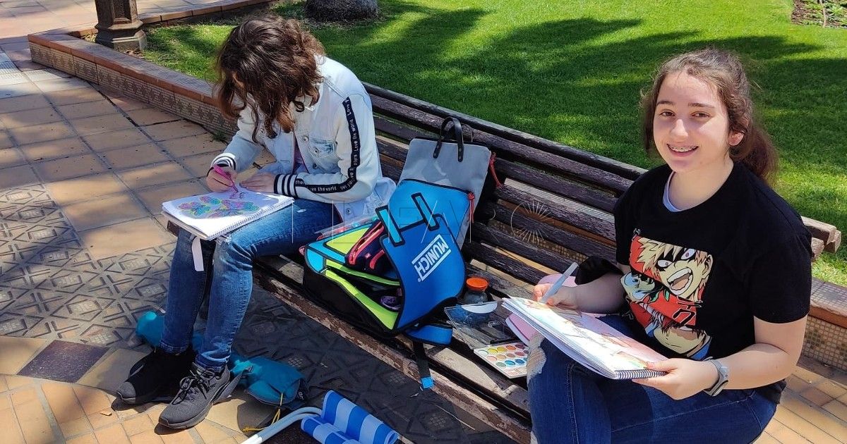 Dibujantes "Melilla en flor", dibujada por los Urban Sketchers