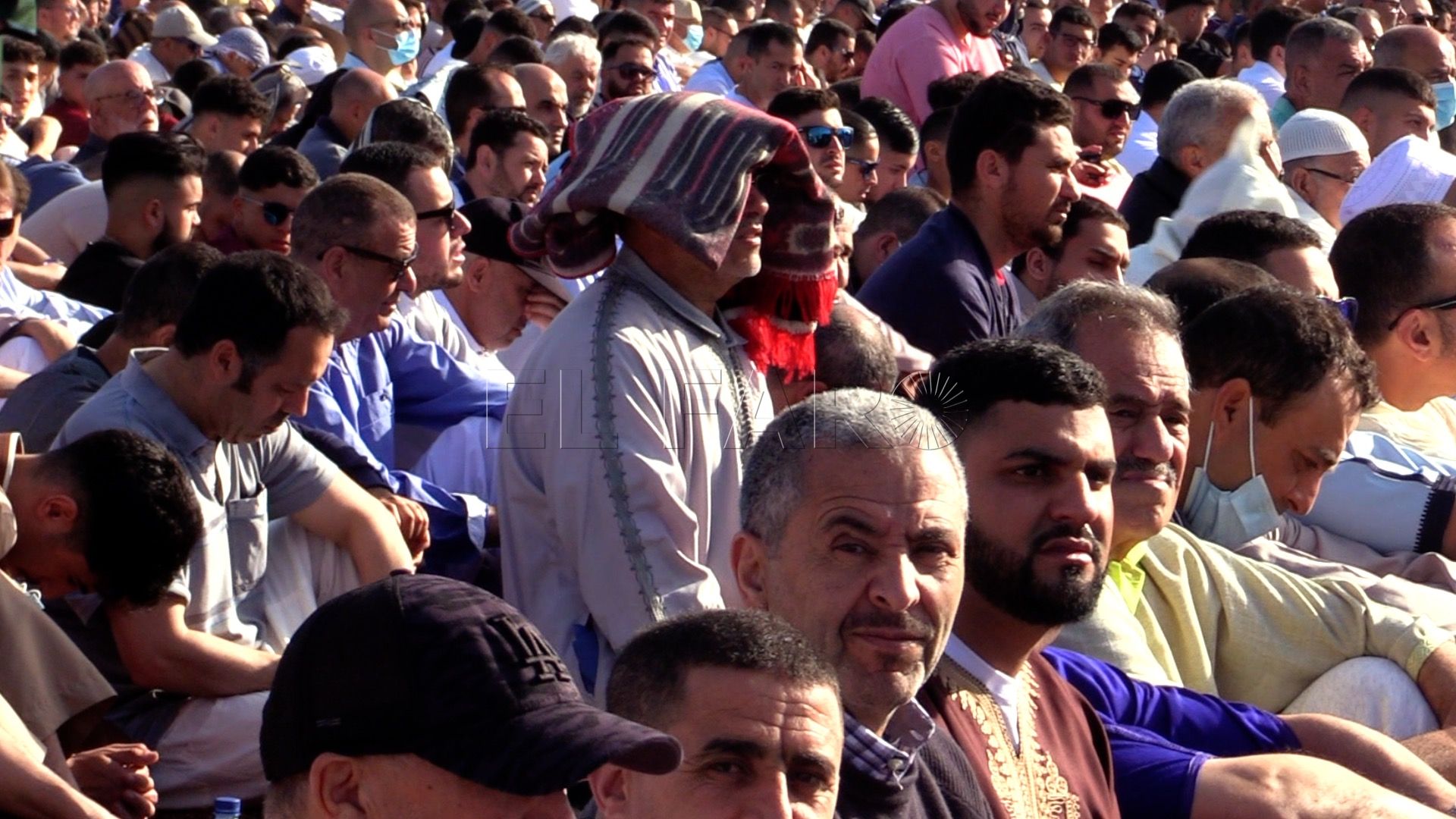 Miles de musulmanes acuden al rezo colectivo por el fin del Ramadán en Melilla Rezo colectivo por el final del Ramadán en Melilla