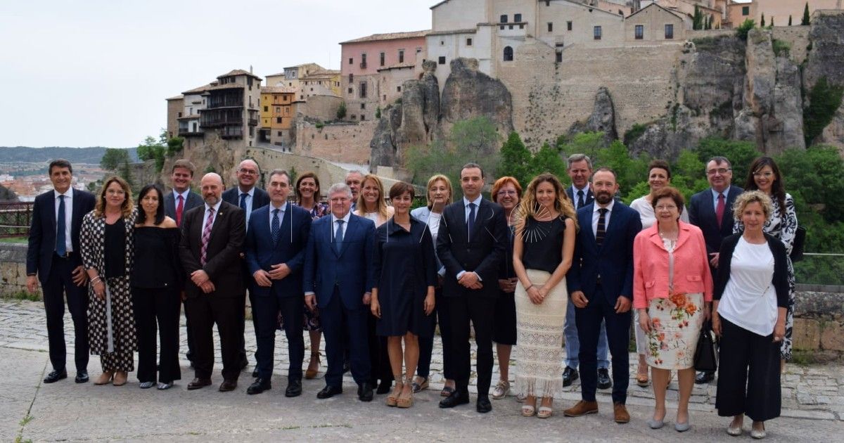 Moh 1 Moh y el resto de los delegados se reúnen en Cuenca con la portavoz del Gobierno