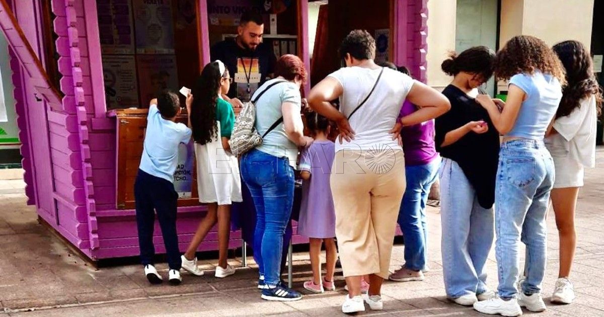 PUNTO VIOLETA El Punto Violeta insta a navegar por internet con respeto e igualdad