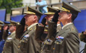 Presidencia del acto El Regimiento Mixto de Artillería nº 32 conmemora el 2 de Mayo