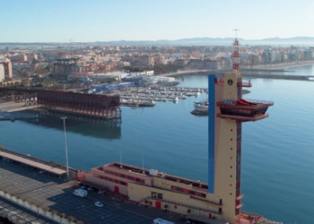 Vista General del Puerto de Almeria La Autoridad Portuaria, "moderadamente" satisfecha con el nuevo contrato marítimo