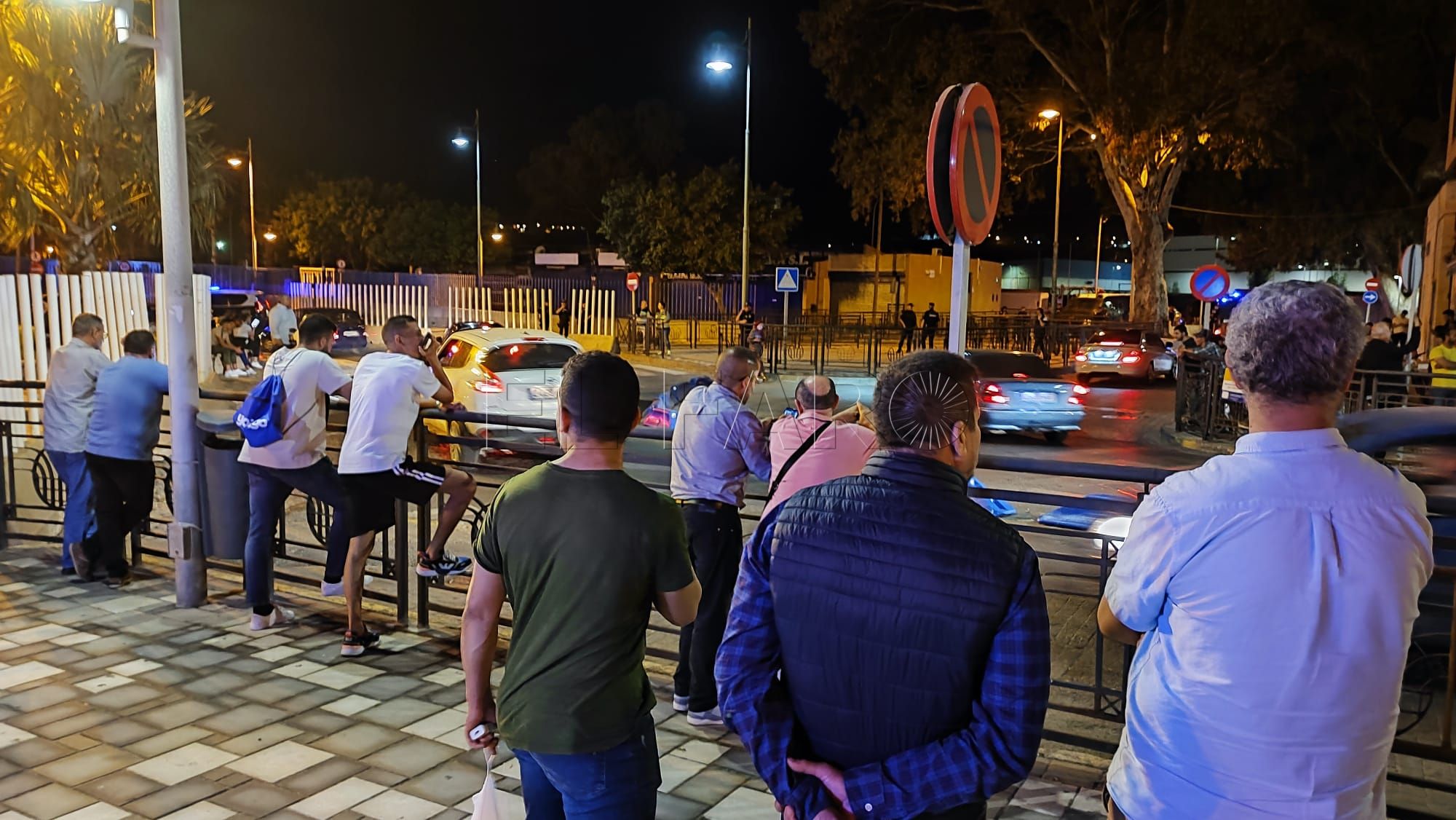 a4635636 ced6 4fa0 8f67 c98837127520 Colas de coches para ser los primeros en cruzar la frontera de Melilla
