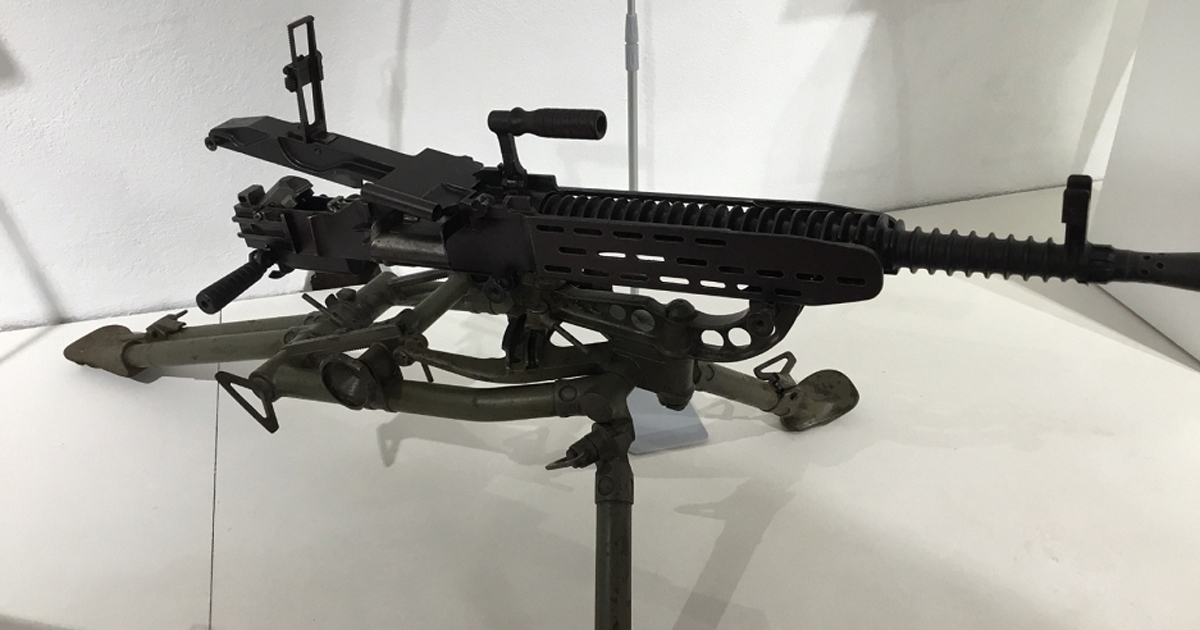 El Museo Militar de Melilla presenta una exposición sobre ametralladoras