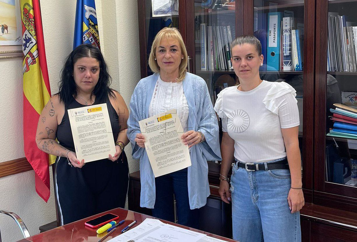 animales Salud Pública firma el convenio con la Protectora de Animales