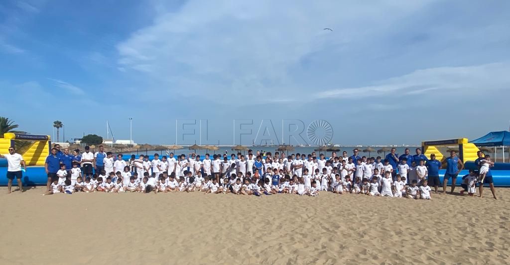 bf17209c 8ca6 468f a6bc 53679a559c8e Unos 140 alumnos disfrutan en la Playa de San Lorenzo
