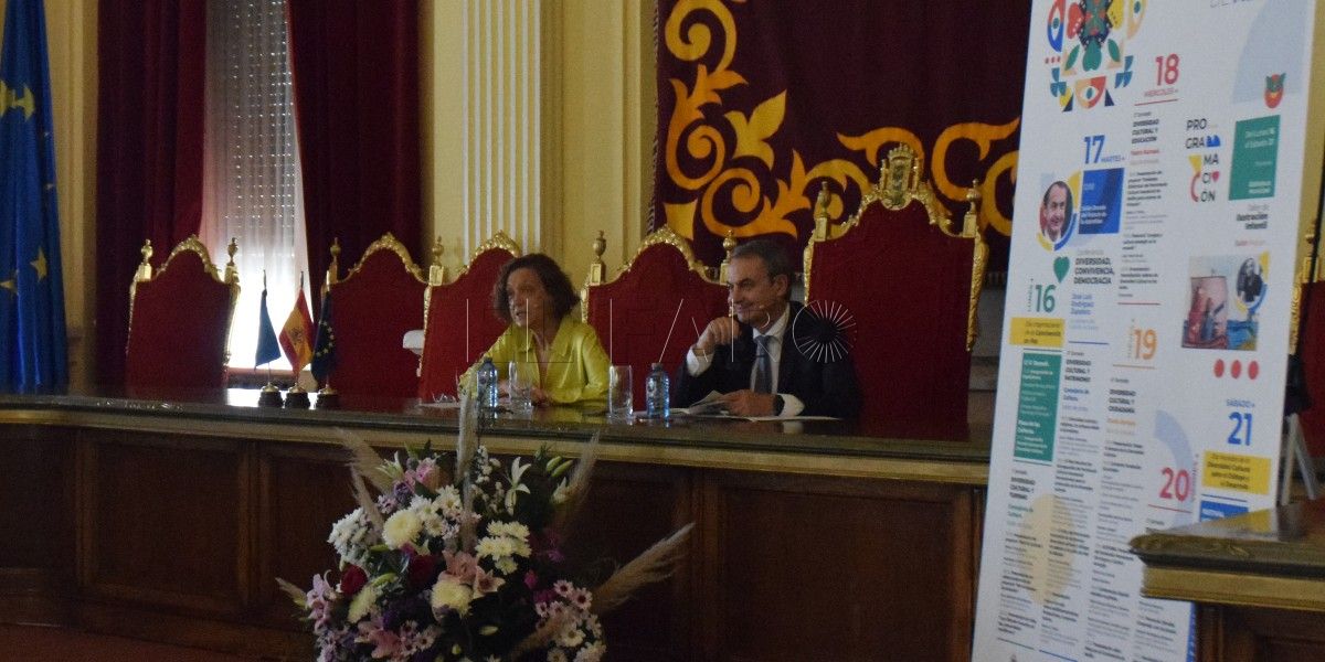 conferencia zp Zapatero resalta la importancia de la diversidad cultural en su visita a Melilla