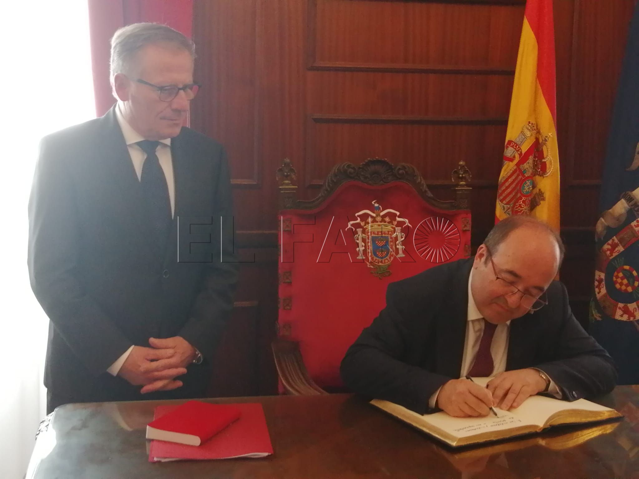 de castro e iceta libro de oro Miquel Iceta firma el Libro de Oro de la Ciudad Autónoma de Melilla