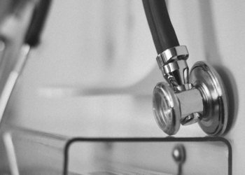estetoscopio El Colegio de Médicos de Melilla respalda las quejas contra la directora general del Ingesa
