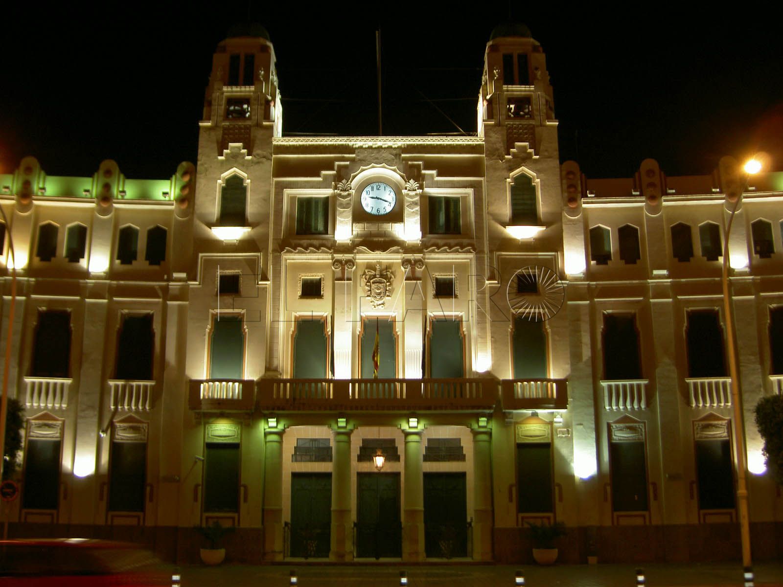 palacio asamblea noche CCOO pedirá este jueves un aumento del plus de residencia en Melilla